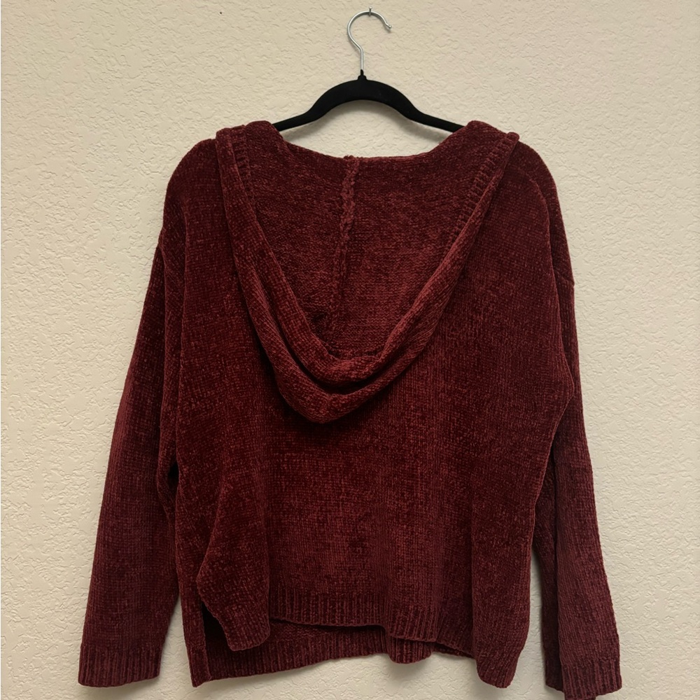 Super soft V-neck sweater with hood